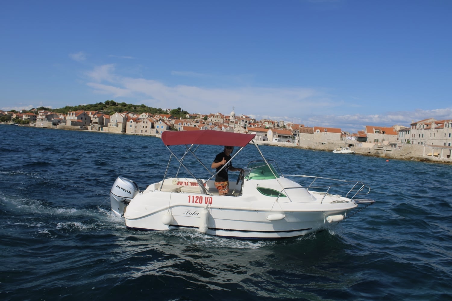 Luka M-Cruiser 525 motorboat for rent in Vodice, 60hp Honda engine