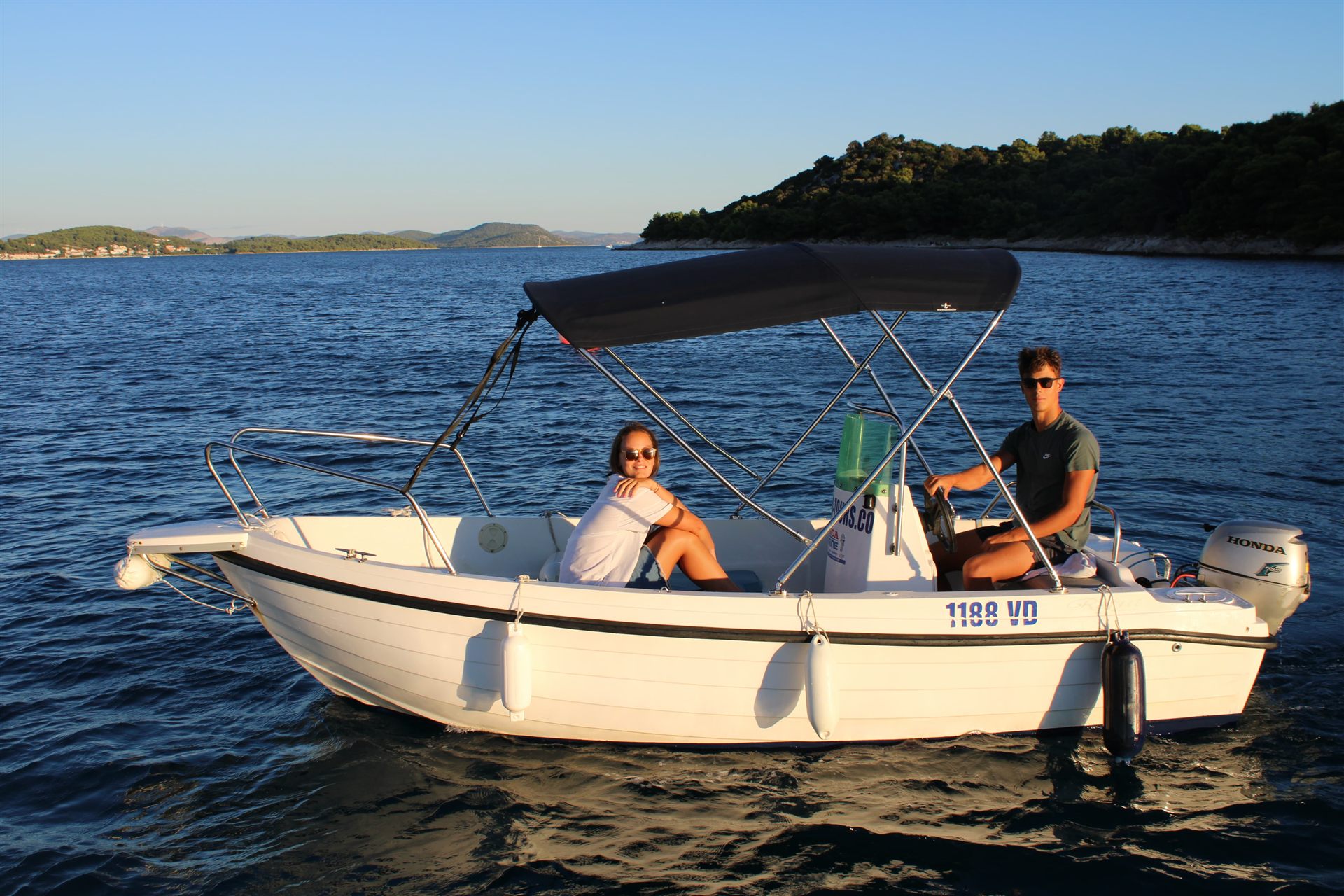 Reful 10hp boat for rent in Vodice – perfect for couples and relaxed days